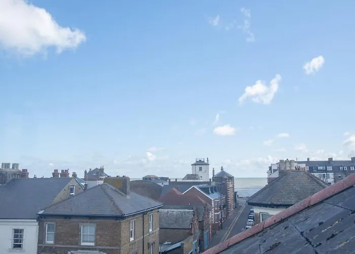 Stunning Large Victorian Maisonette With Sea View