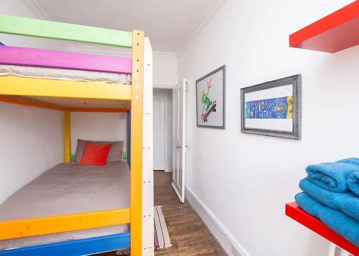 Stunning Large Victorian Maisonette With Sea View