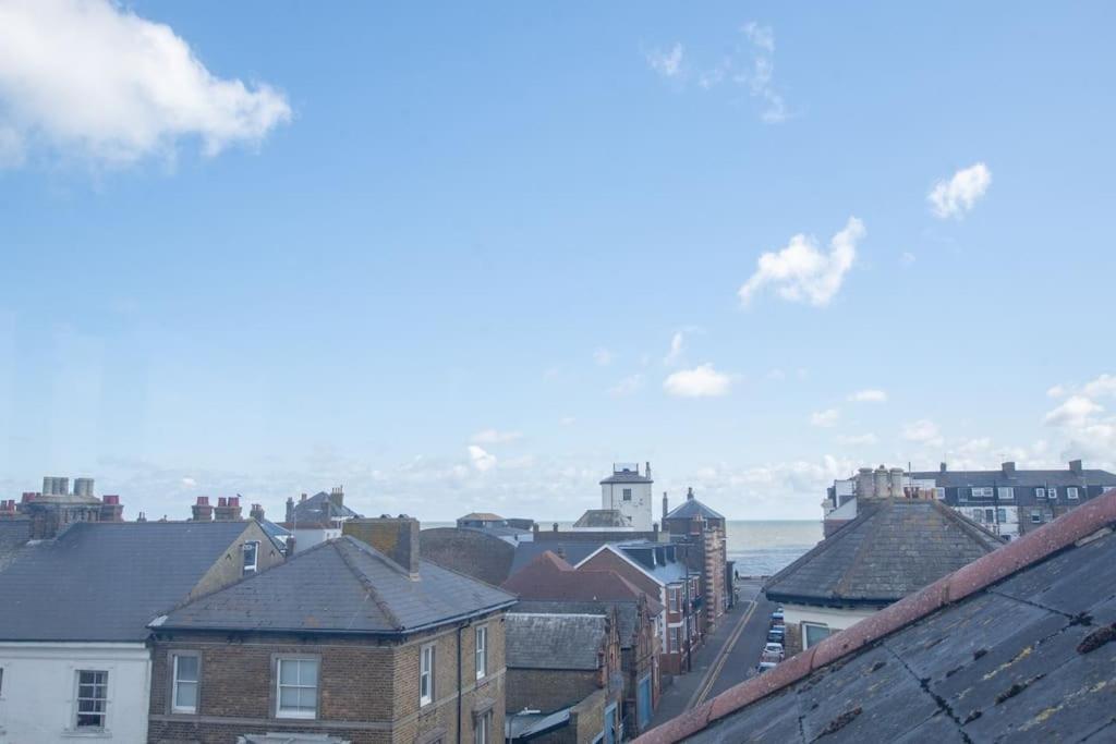Stunning Large Victorian Maisonette With Sea View *