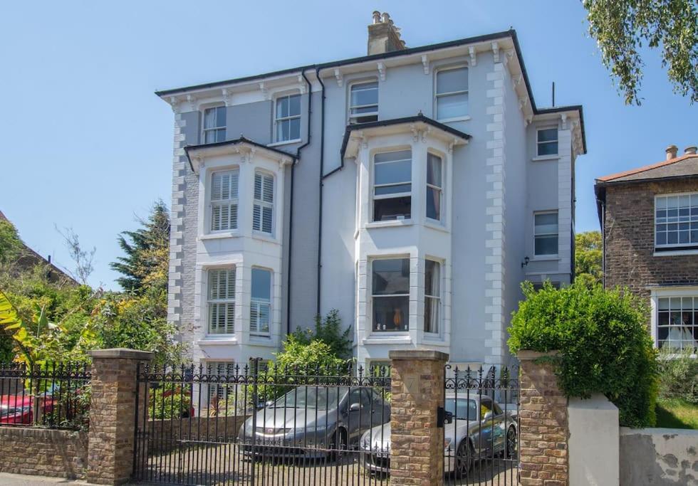 Stunning Large Victorian Maisonette With Sea View * Deal