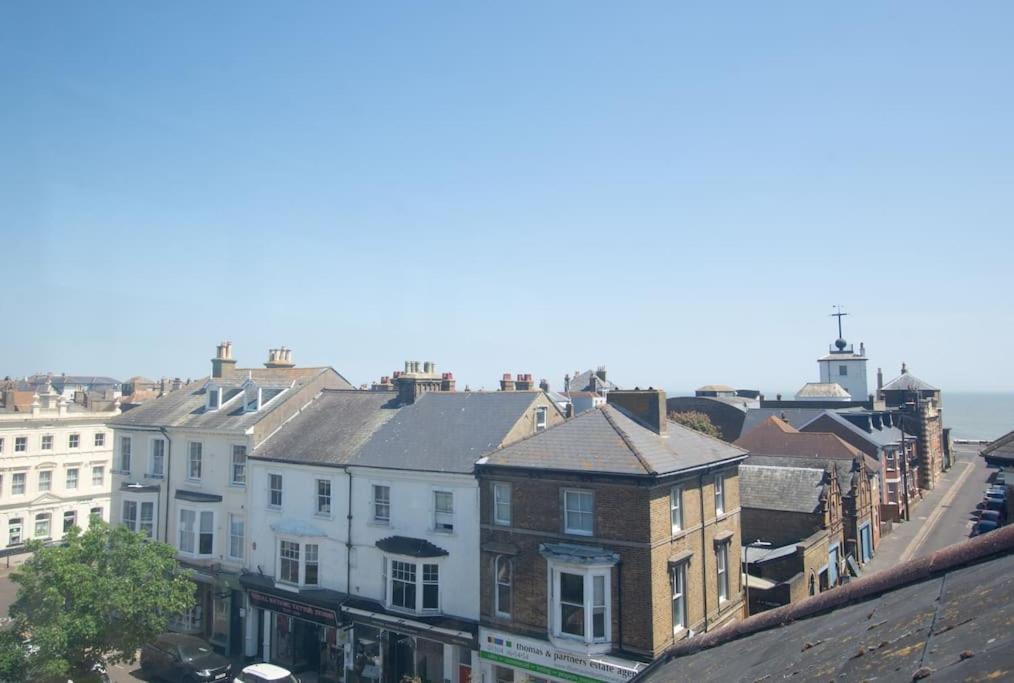 Stunning Large Victorian Maisonette With Sea View * Deal