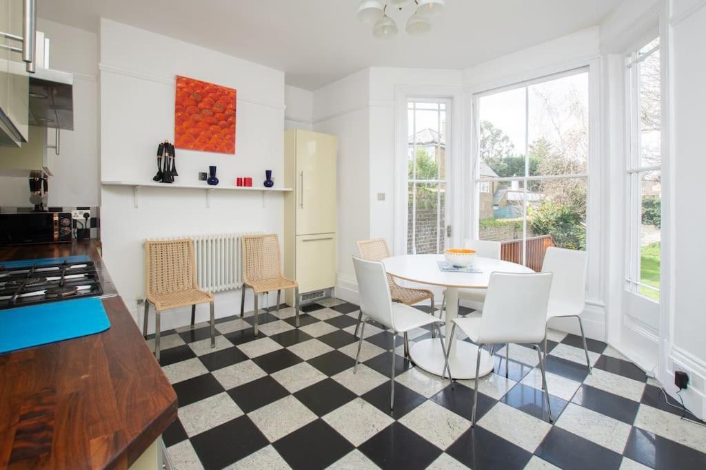 Stunning Large Victorian Maisonette With Sea View * Deal
