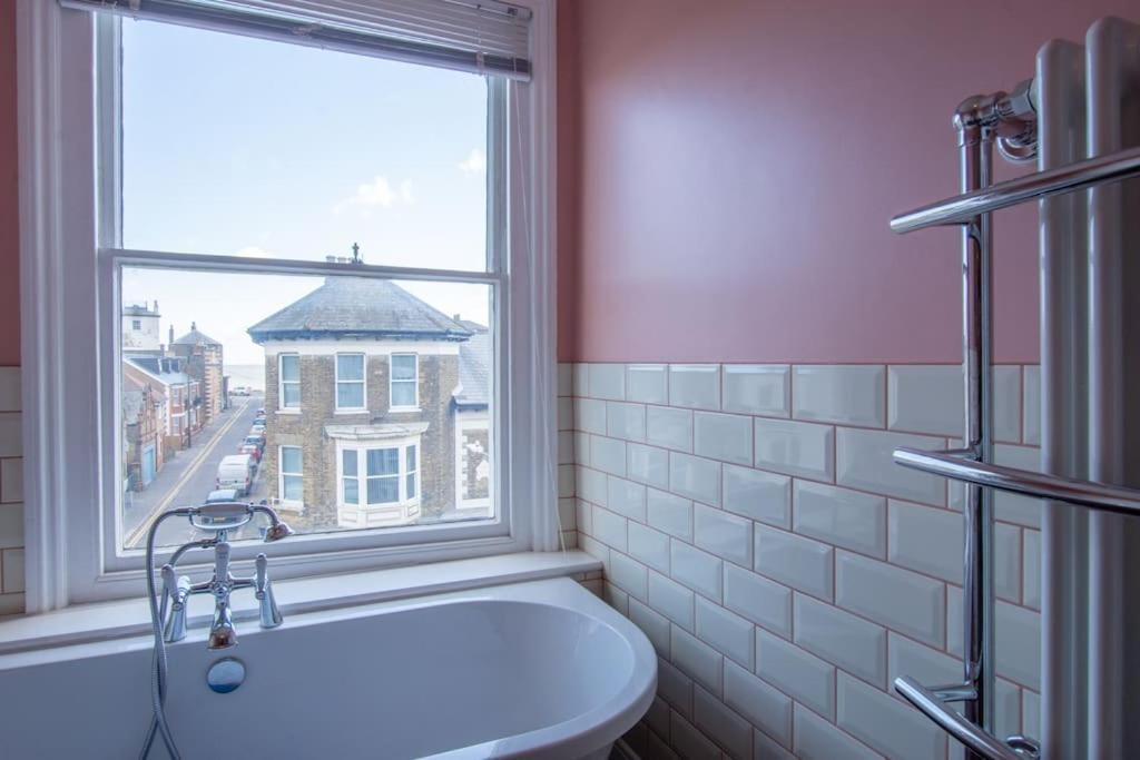 Holiday home Stunning Large Victorian Maisonette With Sea View Deal