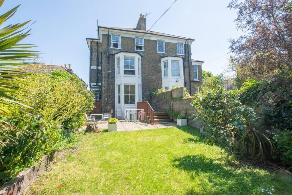 Stunning Large Victorian Maisonette With Sea View * Deal