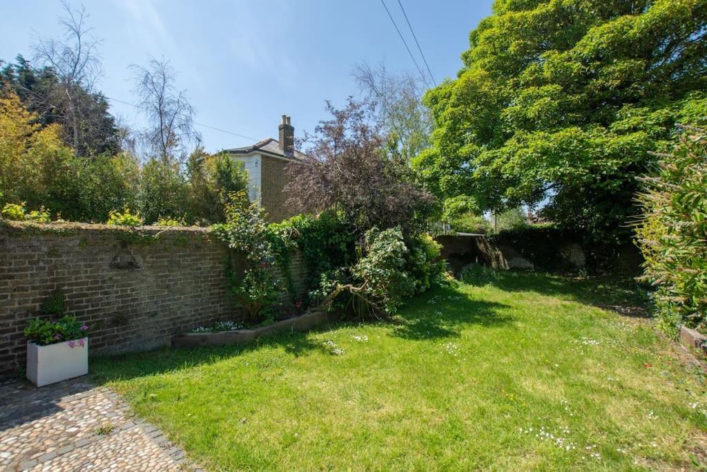 Holiday home Stunning Large Victorian Maisonette With Sea View Deal