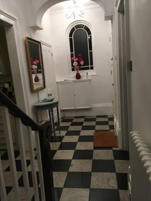 Holiday home Stunning Large Victorian Maisonette With Sea View Deal