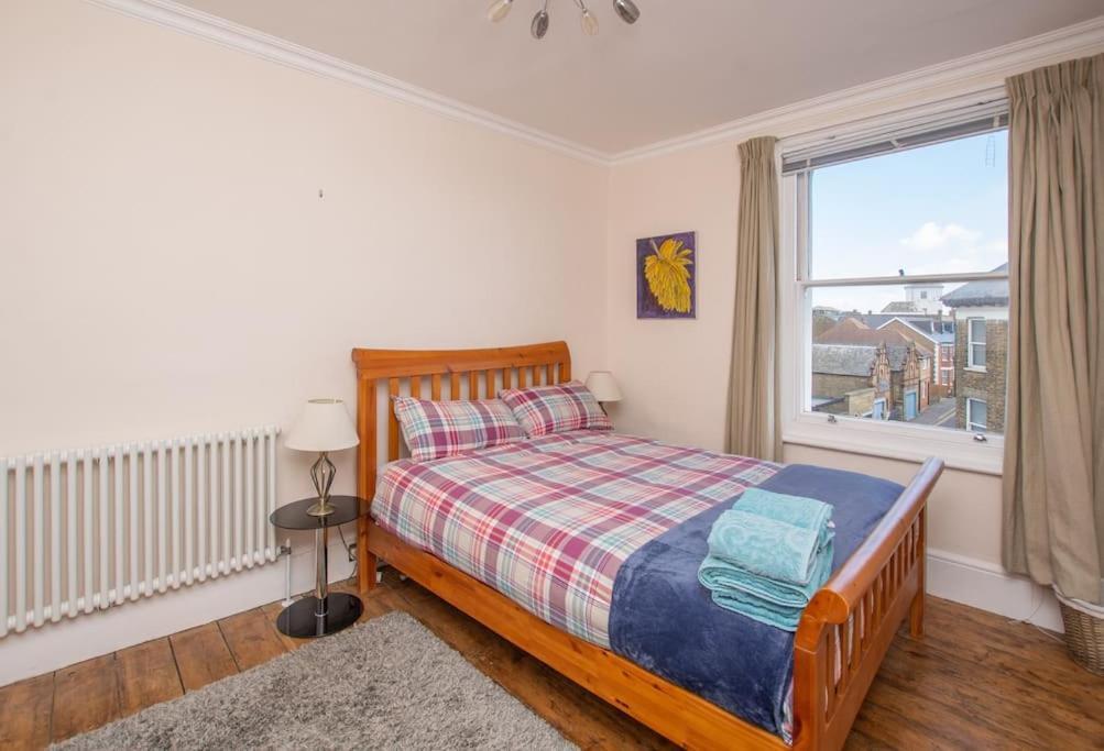 Stunning Large Victorian Maisonette With Sea View * Deal